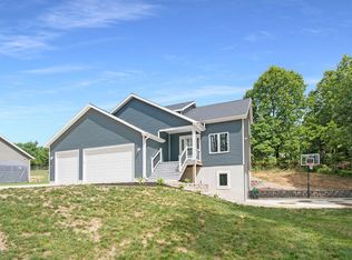 31760 Pine Ridge Cir, Lawton, MI 49065