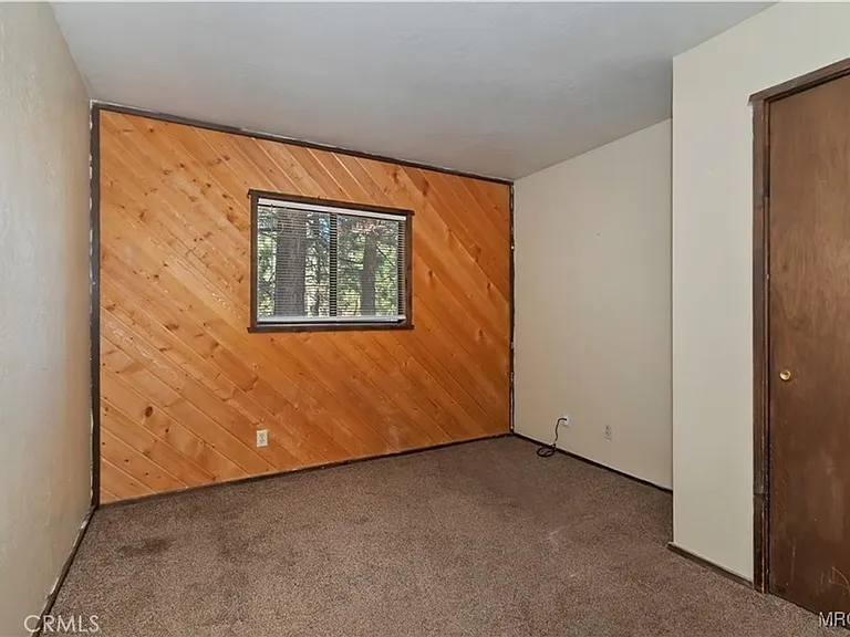 949 Pine Ln — Photo 9