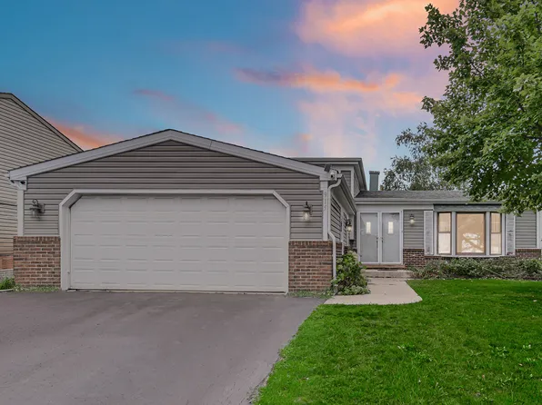 915 Wampum Ct, Carol Stream, IL 60188