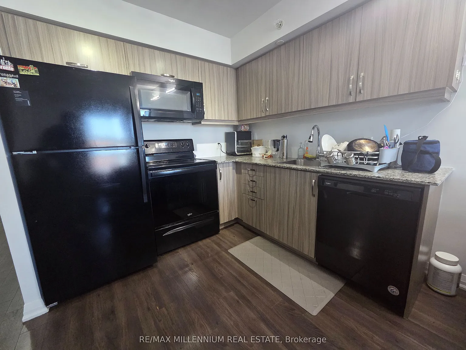 ME Living Condos — Photo 3