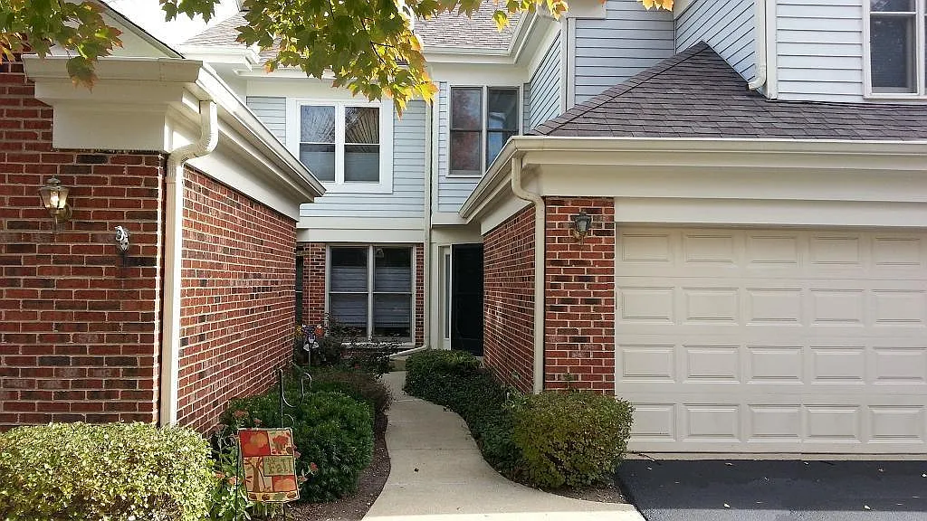 3 bed, 2.5 bath, 1911 sqft, $3,200 — Photo 1