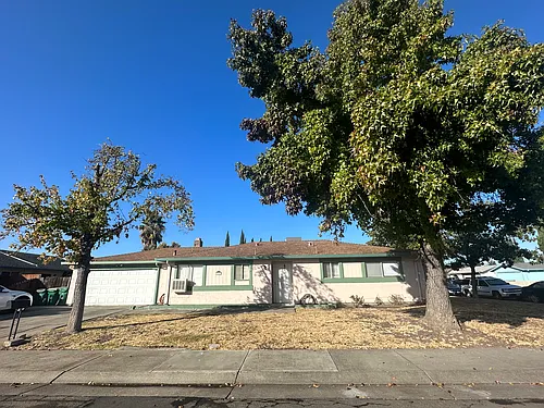 1832 Crestwood Cir Photo 1