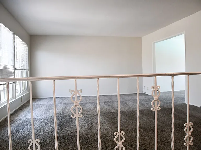522 E Collins Ave — Photo 5
