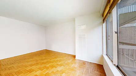 Rented by New York Casas Ltd.