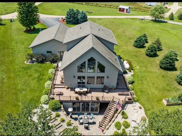 48052 Oak Bay Dr, Big Stone City, SD 57216