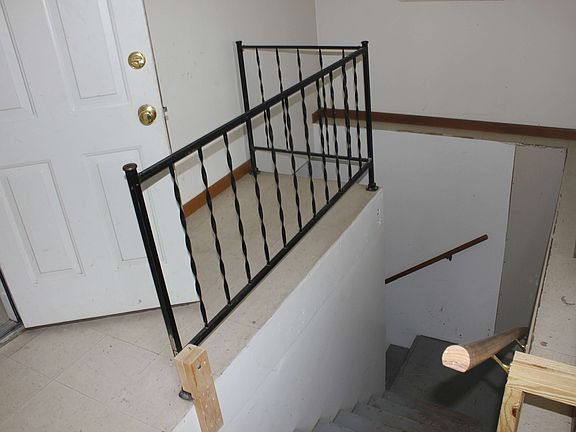 4th image of 927 7th St #2