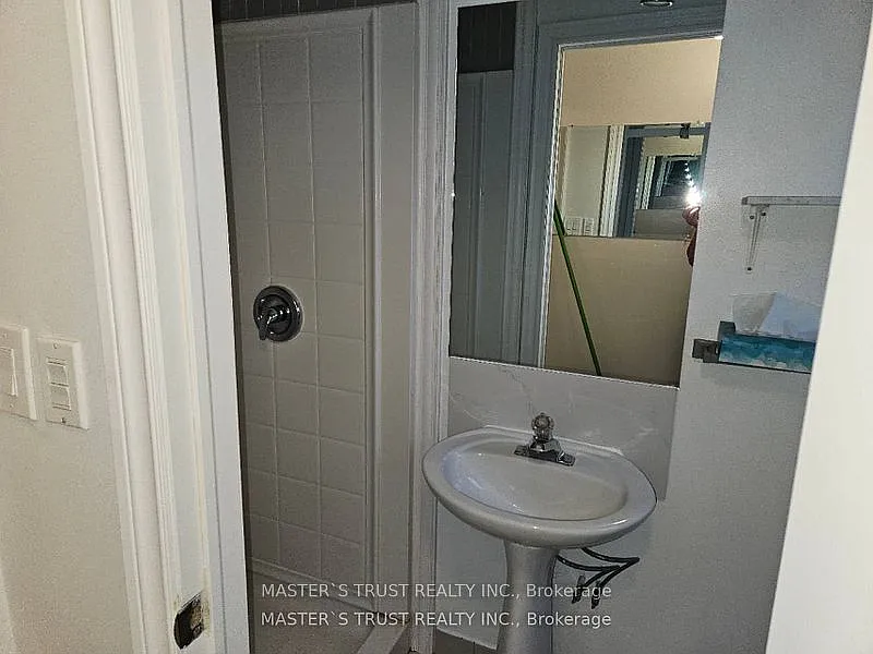 3 bed, $1,900 — Photo 2