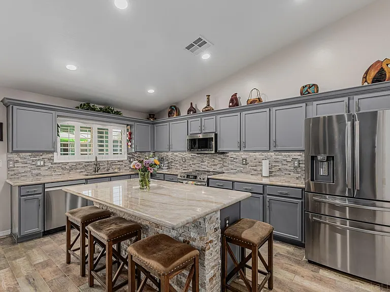 17475 W Spring Ln — Photo 4