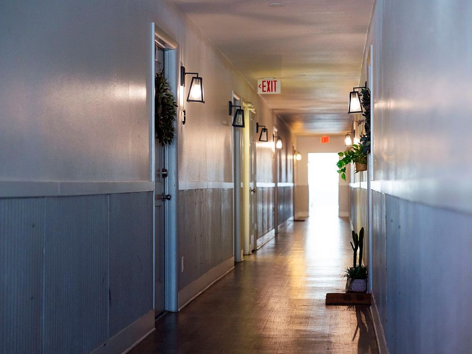 1st image of 4038 W Kennedy Blvd APT 8