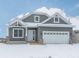735 Crossroads Ct, Chanhassen, MN 55317