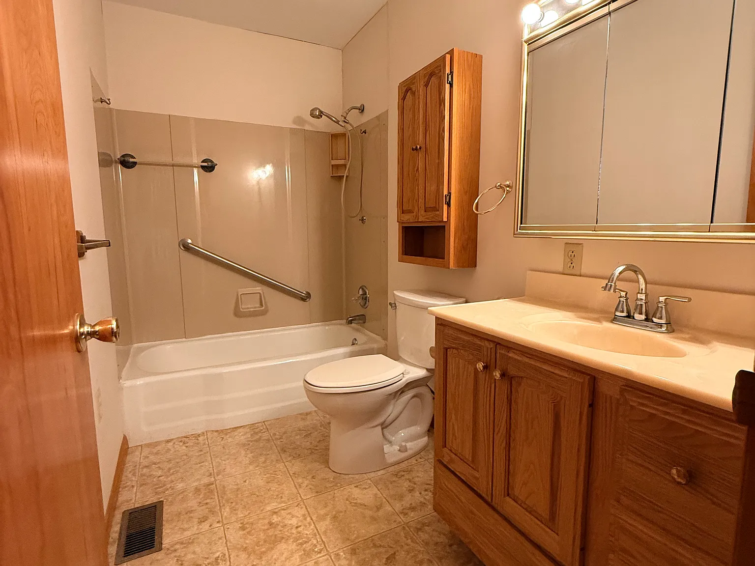 3 bed, 1264 sqft, $1,000 — Photo 4