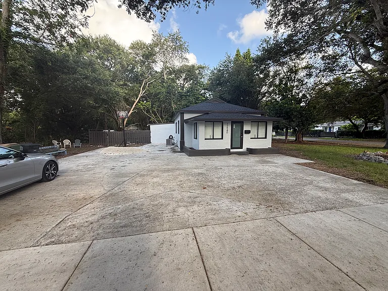 12980 NE 10th Ave — Photo 30
