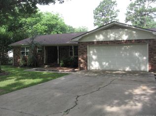 1101 Bermuda Dr, Stigler, OK 74462