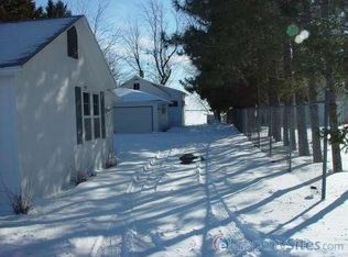 8979 Pine Ln, Fremont, WI 54940