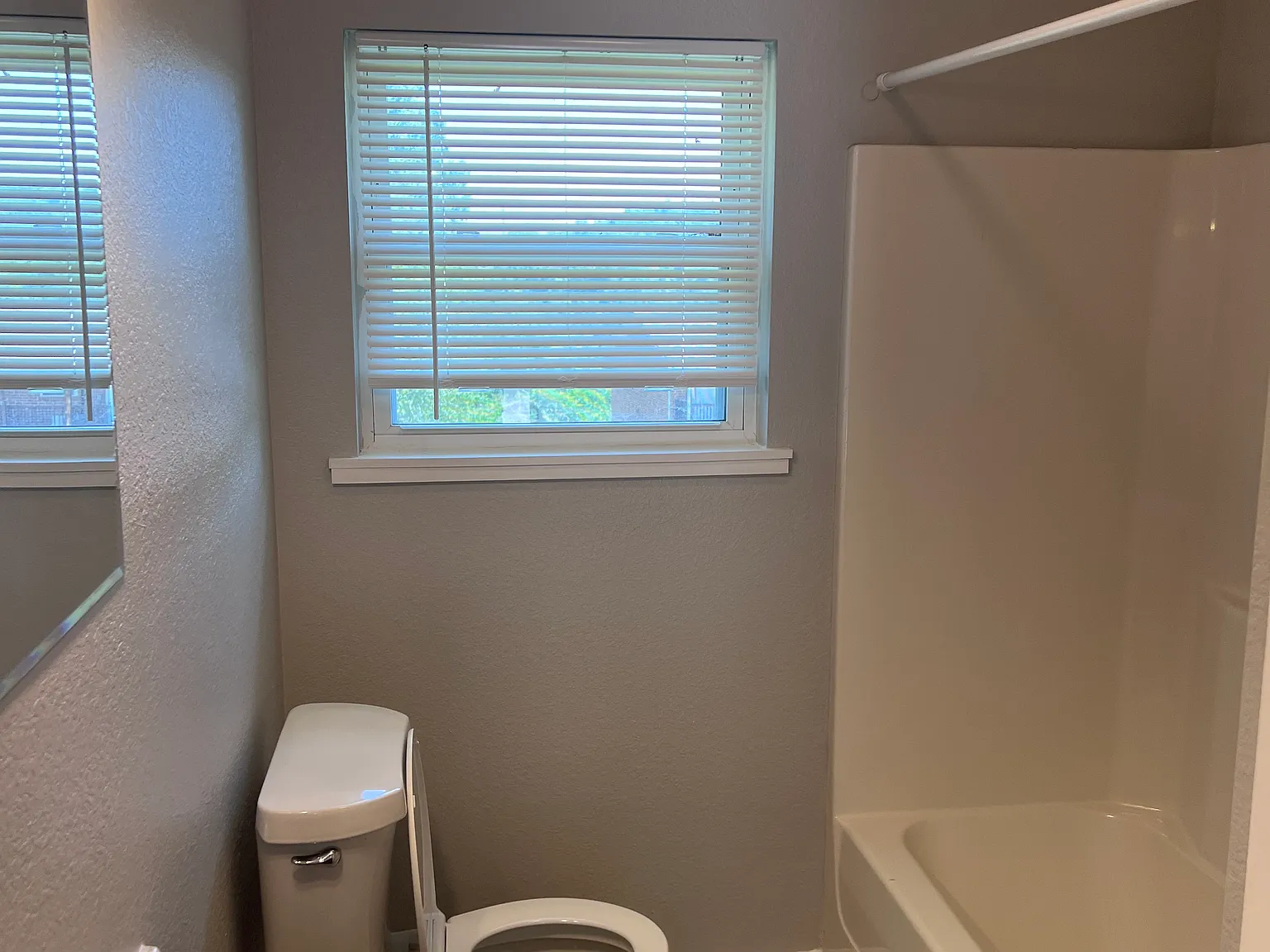 2 bed, 1.5 bath, 1100 sqft, $1,150 — Photo 2