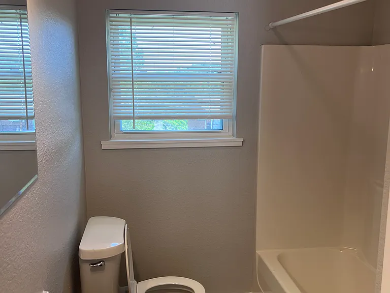 2308 Barbara Ln #V-2 — Photo 2