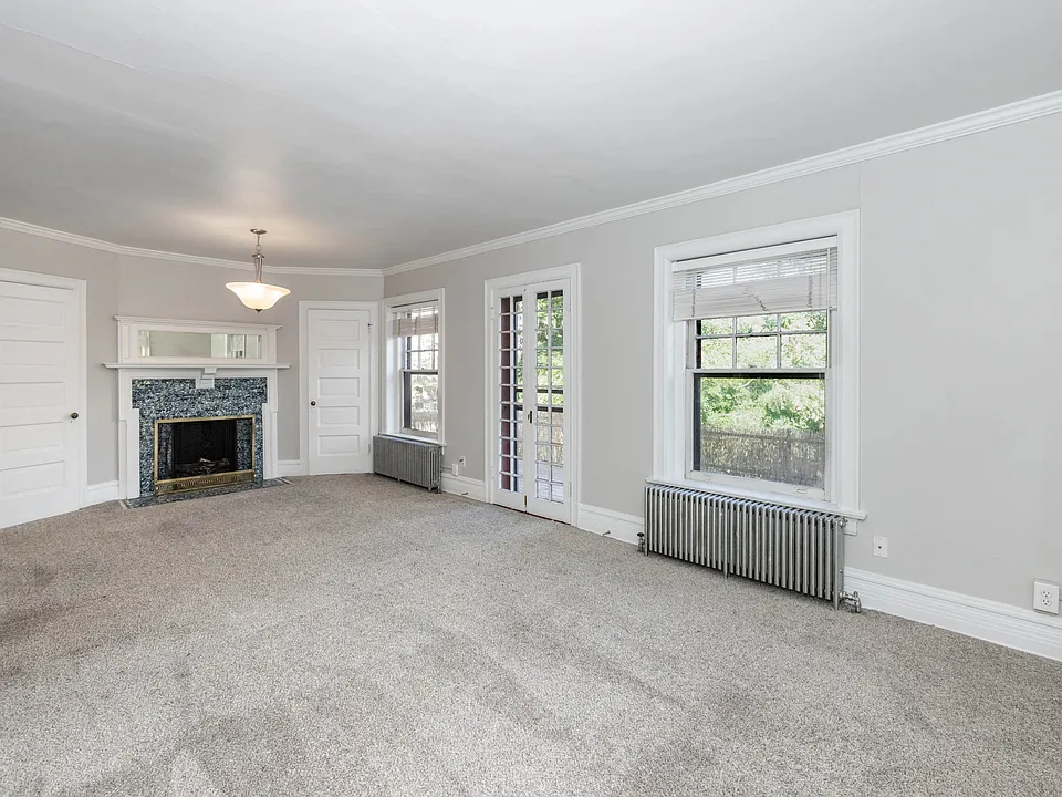 1137 E 10th Ave.