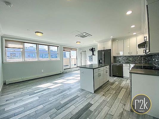 1st image of 2103 31st Ave #7B