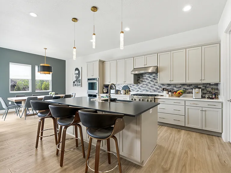 Main Floor- Island & Kitchen