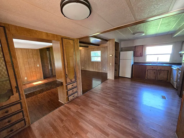 189 E C Ave — Photo 3