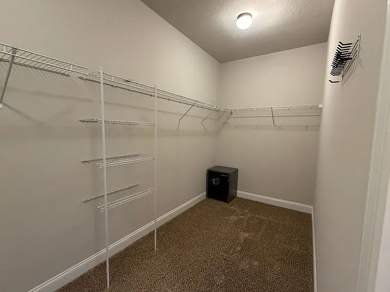 1008 Swan Ct — Photo 10