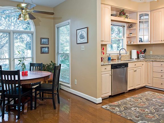 Kitchen & breakfast nook