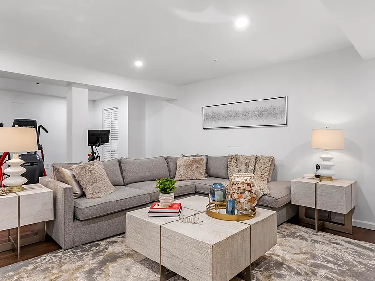 28 Andrew Ct — Photo 10