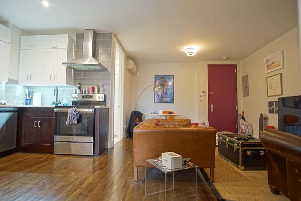 Rented by EXR | media 54