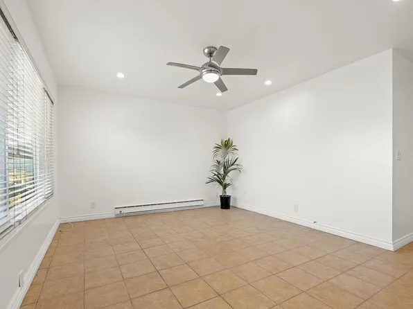 10220 Ascot Cir, Huntington Beach, CA 92646