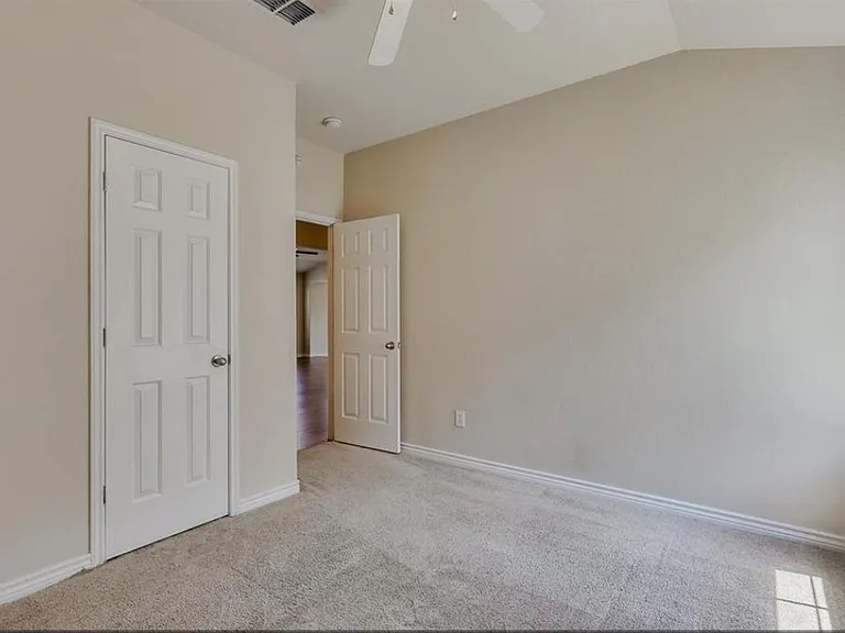 206 Serenade Ln — Photo 11