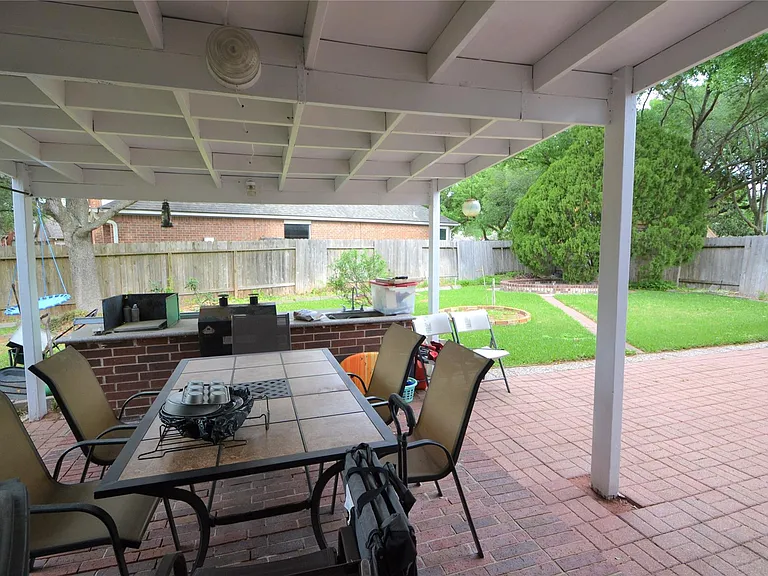 12110 Laurel Ct — Photo 1