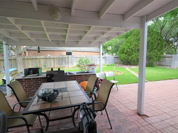 12110 Laurel Ct, Stafford, TX 77477