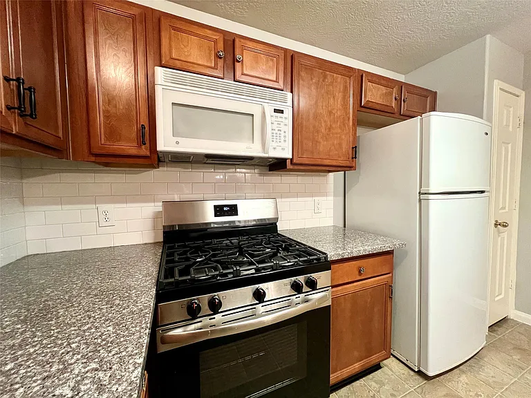 6415 Mountain Pines Ln — Photo 8