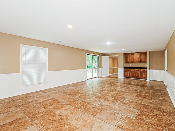5th image of 9004 Arlington Ct