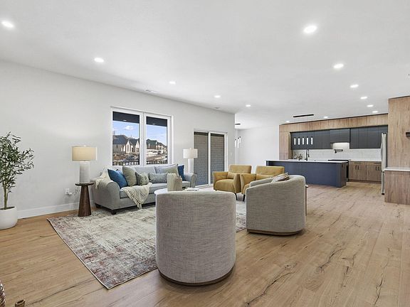 5th image of 252 S Hickory Hills Boulevard