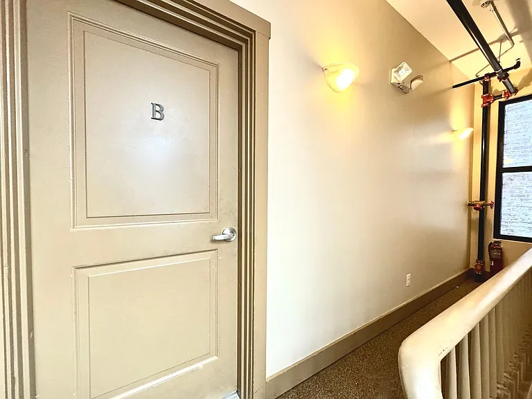 641 Walnut St Apartments — Photo 14