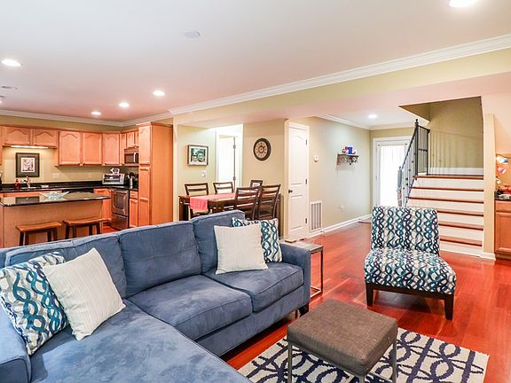 4th image of 121 Orleans Oak Ln