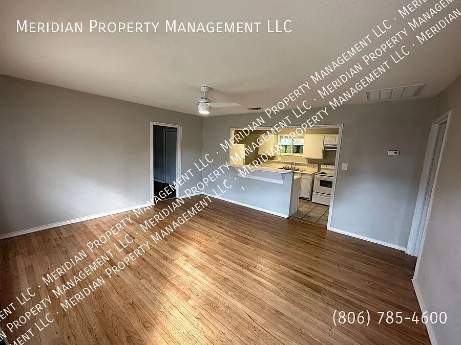 charming 3/2 home convenient to hospitals and TTU! — Photo 2