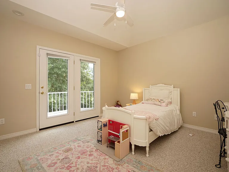 1534 Glenlake Cir — Photo 32