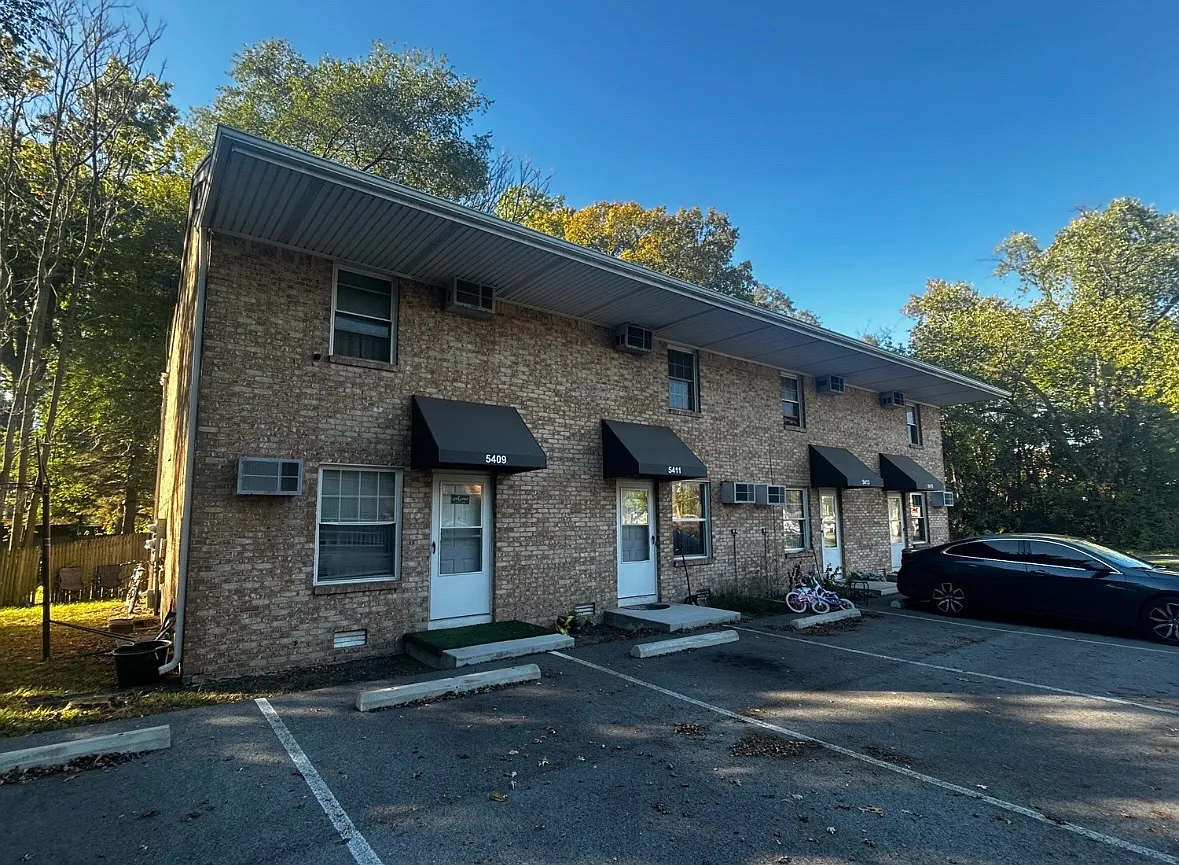 2 bed, 1.5 bath, 1030 sqft, $1,350 — Photo 2