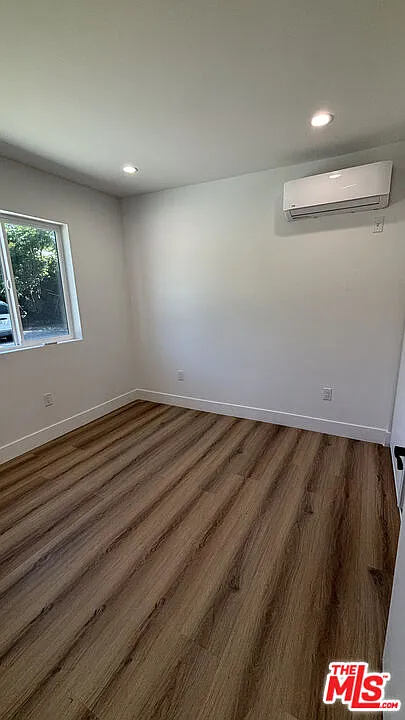 2 bed, 2.0 bath, 700 sqft, $2,979 — Photo 3