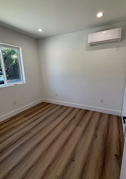 2437 Centinela Ave #11 — Photo 4