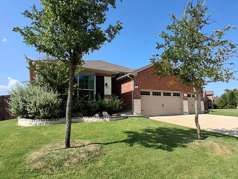 309 Clayton St — Photo 1