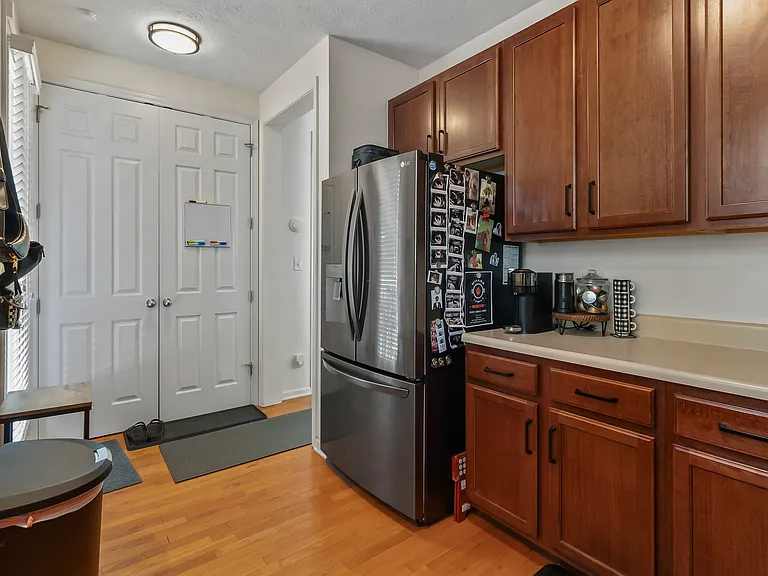 2410 N College Ave — Photo 23