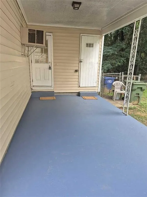 3 bed, 1.0 bath, 816 sqft, $1,690 — Photo 3