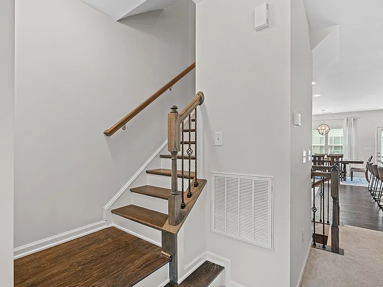 1527 S Church St — Photo 14
