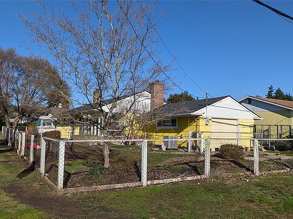 2nd image of 1701 51st Street NE