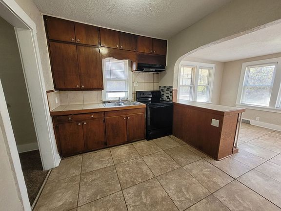 2nd image of 2414 Indianola Ave