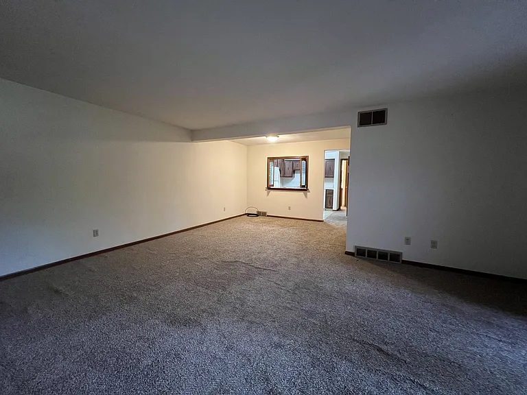 Carriage Hill Apartments — Photo 16