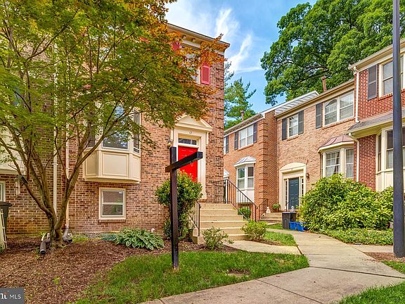 2nd image of 12 Carriage House Cir